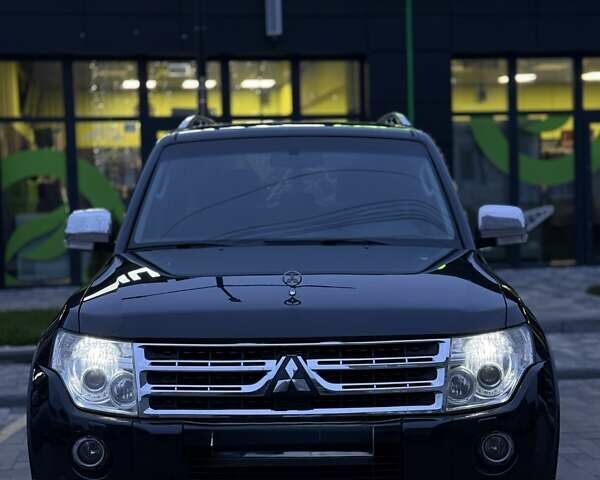 Черный Мицубиси Паджеро, объемом двигателя 0 л и пробегом 150 тыс. км за 11000 $, фото 1 на Automoto.ua
