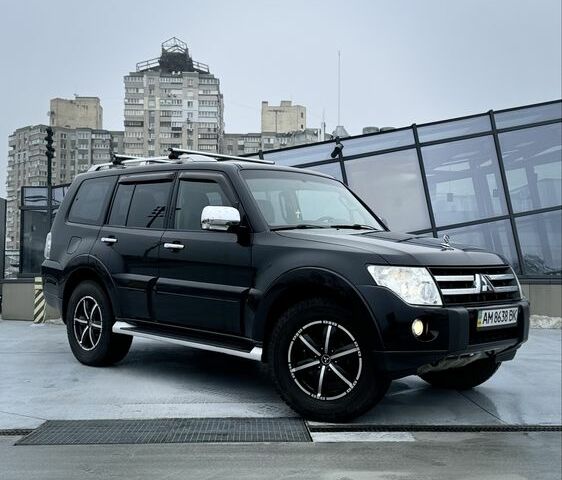 Чорний Міцубісі Паджеро, об'ємом двигуна 3 л та пробігом 138 тис. км за 13200 $, фото 1 на Automoto.ua