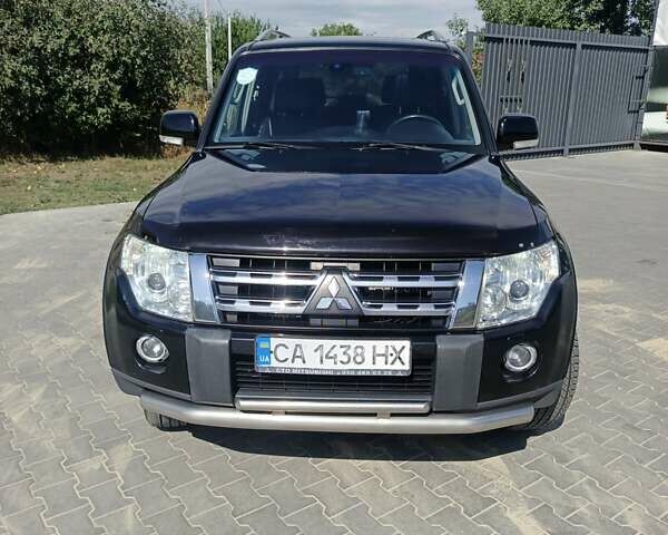 Чорний Міцубісі Паджеро, об'ємом двигуна 3.2 л та пробігом 257 тис. км за 13000 $, фото 1 на Automoto.ua