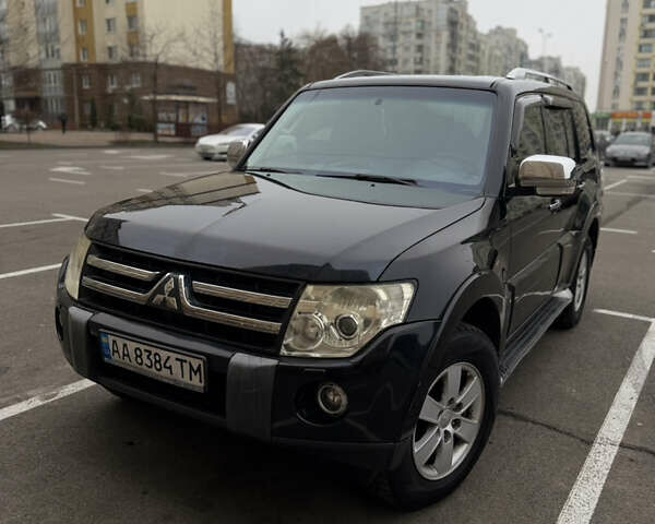 Чорний Міцубісі Паджеро, об'ємом двигуна 3.2 л та пробігом 299 тис. км за 12000 $, фото 1 на Automoto.ua