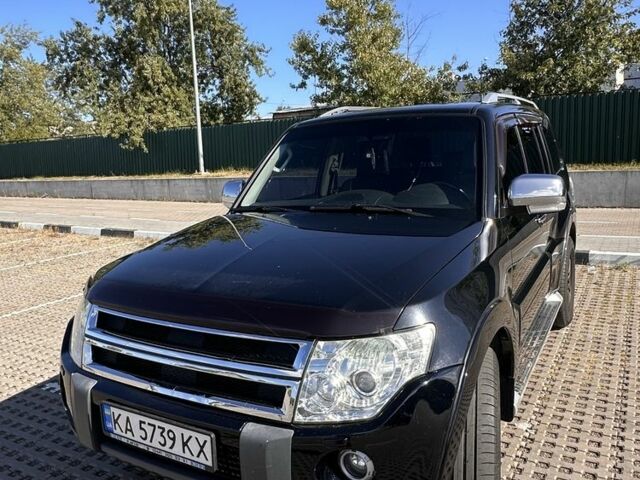 Чорний Міцубісі Паджеро, об'ємом двигуна 3 л та пробігом 322 тис. км за 9900 $, фото 1 на Automoto.ua