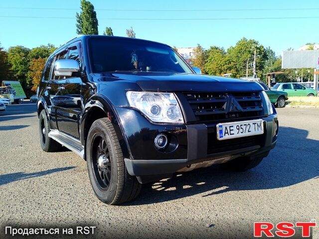 Чорний Міцубісі Паджеро, об'ємом двигуна 3 л та пробігом 200 тис. км за 10800 $, фото 1 на Automoto.ua