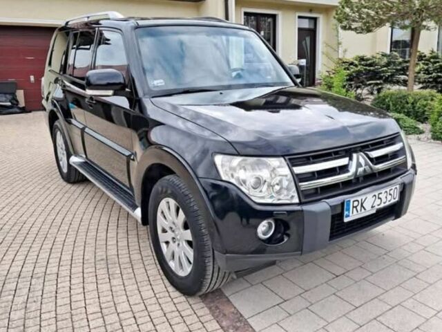 Черный Мицубиси Паджеро, объемом двигателя 3.2 л и пробегом 214 тыс. км за 2900 $, фото 1 на Automoto.ua