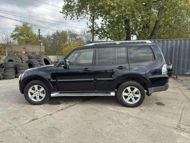 Чорний Міцубісі Паджеро, об'ємом двигуна 0 л та пробігом 300 тис. км за 12500 $, фото 1 на Automoto.ua