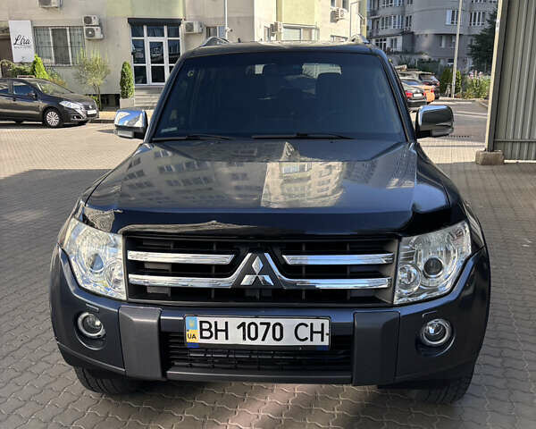 Чорний Міцубісі Паджеро, об'ємом двигуна 3 л та пробігом 217 тис. км за 11000 $, фото 1 на Automoto.ua