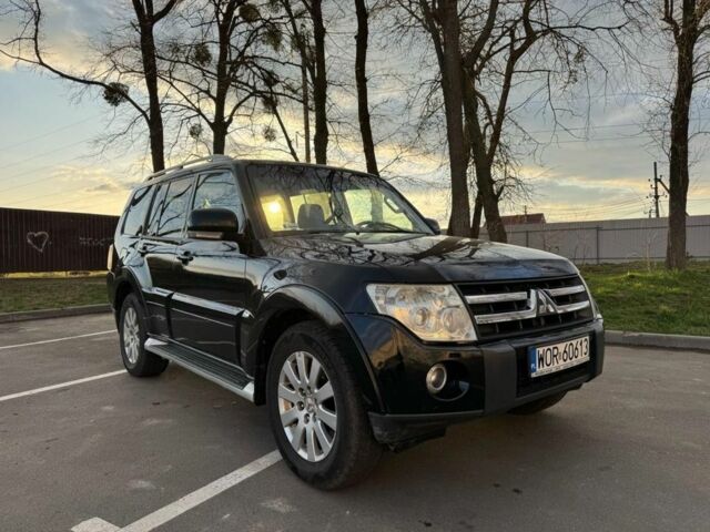 Черный Мицубиси Паджеро, объемом двигателя 3.2 л и пробегом 200 тыс. км за 9000 $, фото 1 на Automoto.ua
