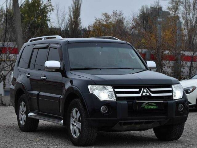 Чорний Міцубісі Паджеро, об'ємом двигуна 3 л та пробігом 215 тис. км за 9650 $, фото 1 на Automoto.ua