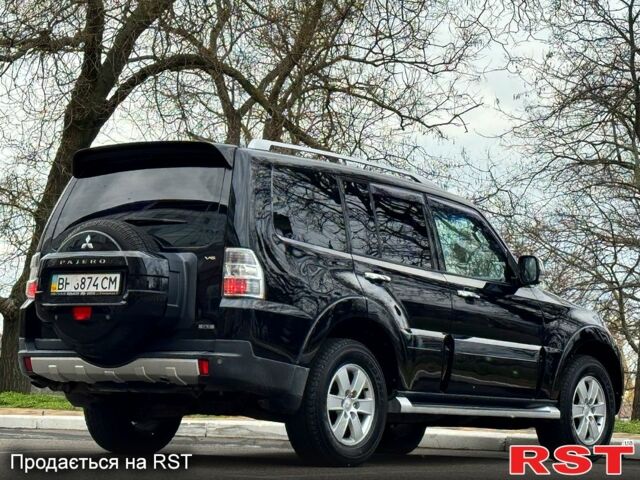 Чорний Міцубісі Паджеро, об'ємом двигуна 3 л та пробігом 124 тис. км за 10700 $, фото 1 на Automoto.ua