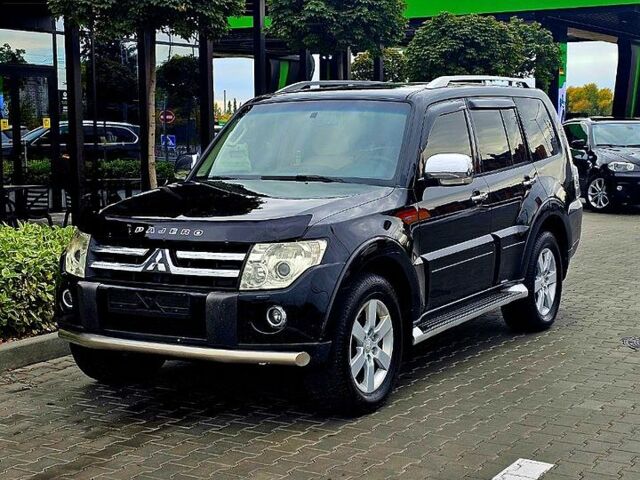 Черный Мицубиси Паджеро, объемом двигателя 3.8 л и пробегом 200 тыс. км за 11300 $, фото 1 на Automoto.ua