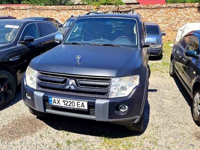 Черный Мицубиси Паджеро, объемом двигателя 3.8 л и пробегом 219 тыс. км за 12000 $, фото 1 на Automoto.ua