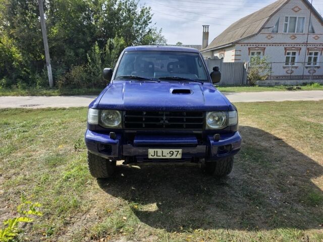 Фиолетовый Мицубиси Паджеро, объемом двигателя 2.8 л и пробегом 500 тыс. км за 4200 $, фото 1 на Automoto.ua