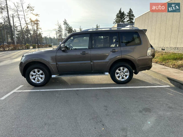 Коричневый Мицубиси Паджеро, объемом двигателя 3 л и пробегом 143 тыс. км за 13900 $, фото 1 на Automoto.ua