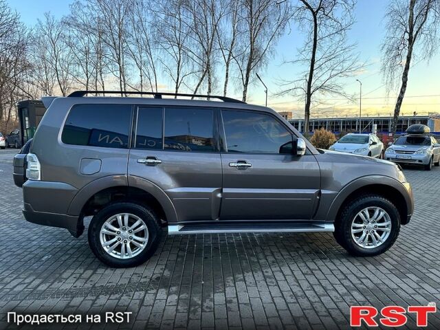 Коричневый Мицубиси Паджеро, объемом двигателя 3.2 л и пробегом 149 тыс. км за 19900 $, фото 1 на Automoto.ua