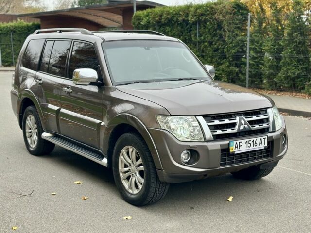 Коричневый Мицубиси Паджеро, объемом двигателя 3.2 л и пробегом 232 тыс. км за 16800 $, фото 1 на Automoto.ua