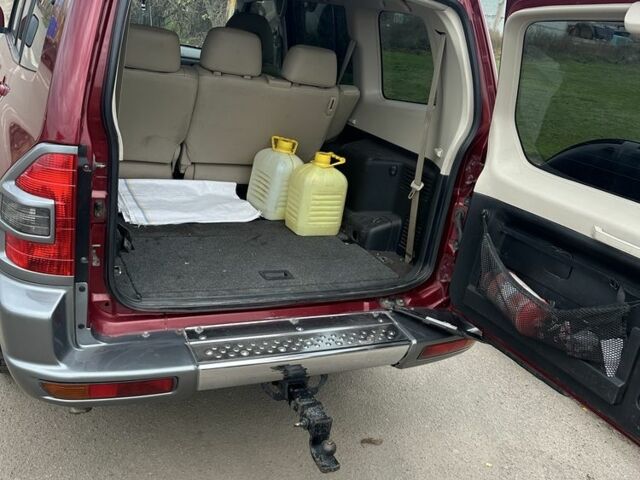 Красный Мицубиси Паджеро, объемом двигателя 3.5 л и пробегом 200 тыс. км за 8000 $, фото 1 на Automoto.ua