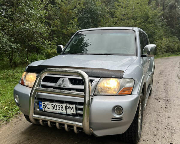 Мицубиси Паджеро, объемом двигателя 3.2 л и пробегом 165 тыс. км за 9400 $, фото 1 на Automoto.ua