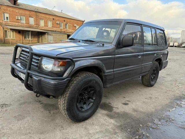 Серый Мицубиси Паджеро, объемом двигателя 2.8 л и пробегом 310 тыс. км за 3000 $, фото 1 на Automoto.ua