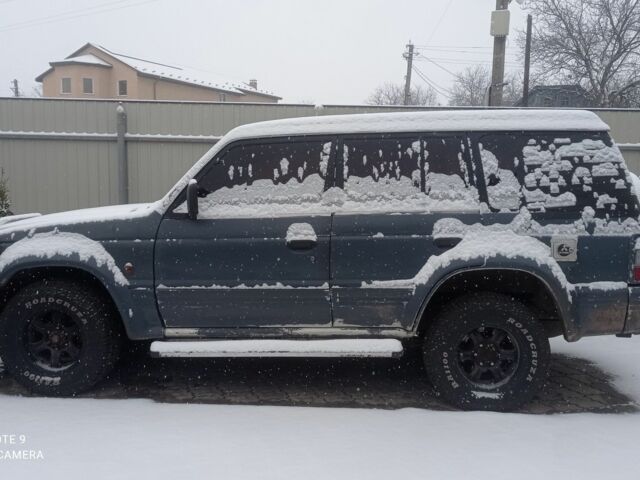 Серый Мицубиси Паджеро, объемом двигателя 3.5 л и пробегом 200 тыс. км за 3600 $, фото 1 на Automoto.ua