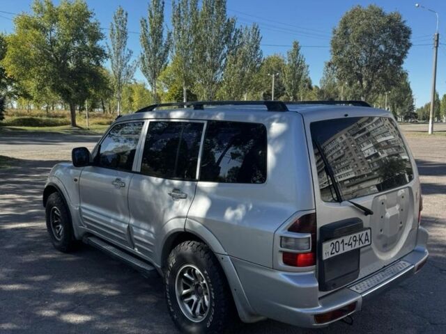 Серый Мицубиси Паджеро, объемом двигателя 3.2 л и пробегом 200 тыс. км за 3900 $, фото 1 на Automoto.ua