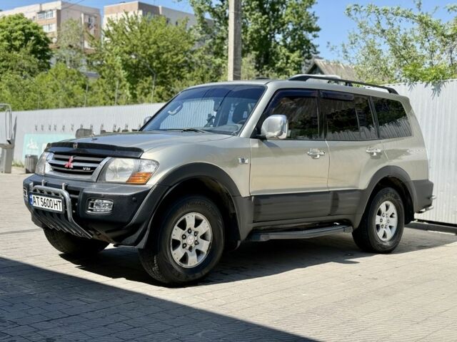Серый Мицубиси Паджеро, объемом двигателя 3.5 л и пробегом 250 тыс. км за 6800 $, фото 1 на Automoto.ua