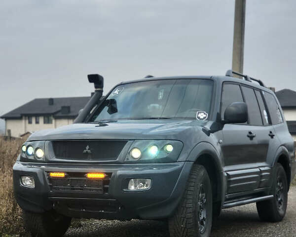 Серый Мицубиси Паджеро, объемом двигателя 3.2 л и пробегом 268 тыс. км за 6800 $, фото 1 на Automoto.ua