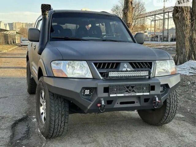 Серый Мицубиси Паджеро, объемом двигателя 3.2 л и пробегом 450 тыс. км за 10000 $, фото 1 на Automoto.ua