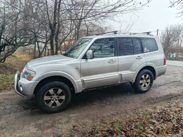 Серый Мицубиси Паджеро, объемом двигателя 3.2 л и пробегом 342 тыс. км за 6000 $, фото 1 на Automoto.ua