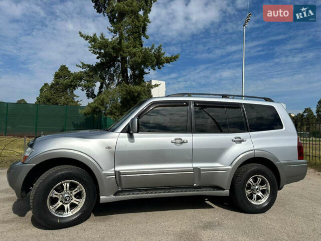 Серый Мицубиси Паджеро, объемом двигателя 3.5 л и пробегом 192 тыс. км за 7900 $, фото 1 на Automoto.ua