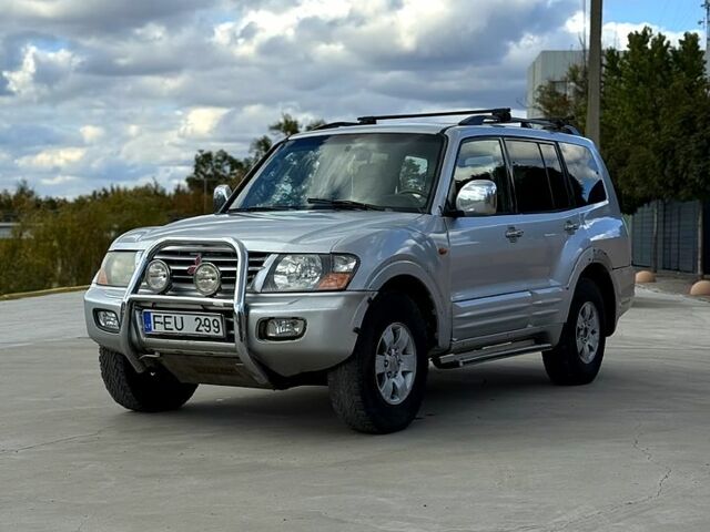 Серый Мицубиси Паджеро, объемом двигателя 3.2 л и пробегом 350 тыс. км за 4200 $, фото 1 на Automoto.ua