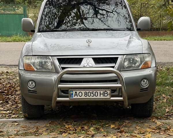 Серый Мицубиси Паджеро, объемом двигателя 3.5 л и пробегом 206 тыс. км за 8300 $, фото 1 на Automoto.ua