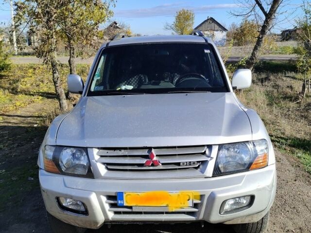 Серый Мицубиси Паджеро, объемом двигателя 3 л и пробегом 325 тыс. км за 4500 $, фото 1 на Automoto.ua