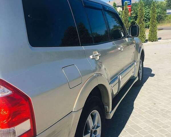 Сірий Міцубісі Паджеро, об'ємом двигуна 3.2 л та пробігом 354 тис. км за 7800 $, фото 1 на Automoto.ua