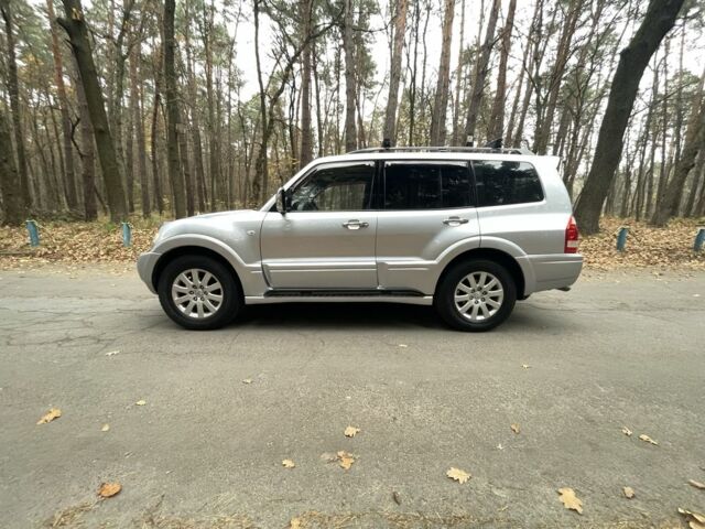 Серый Мицубиси Паджеро, объемом двигателя 3 л и пробегом 250 тыс. км за 9500 $, фото 1 на Automoto.ua