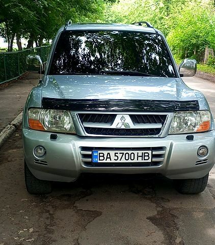 Серый Мицубиси Паджеро, объемом двигателя 3 л и пробегом 280 тыс. км за 8888 $, фото 1 на Automoto.ua