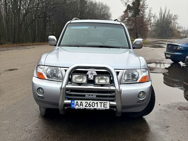 Серый Мицубиси Паджеро, объемом двигателя 3.5 л и пробегом 214 тыс. км за 6800 $, фото 1 на Automoto.ua