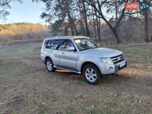 Сірий Міцубісі Паджеро, об'ємом двигуна 3.8 л та пробігом 251 тис. км за 14499 $, фото 1 на Automoto.ua