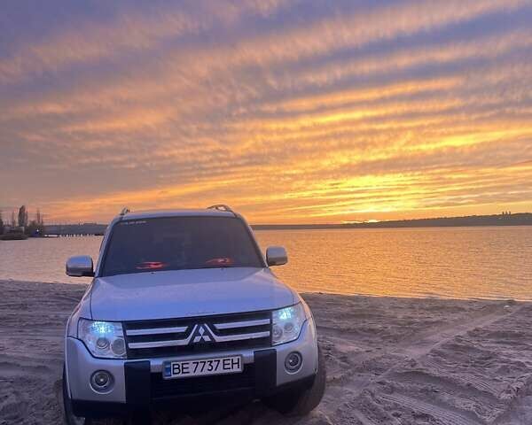 Сірий Міцубісі Паджеро, об'ємом двигуна 3.2 л та пробігом 295 тис. км за 13000 $, фото 1 на Automoto.ua