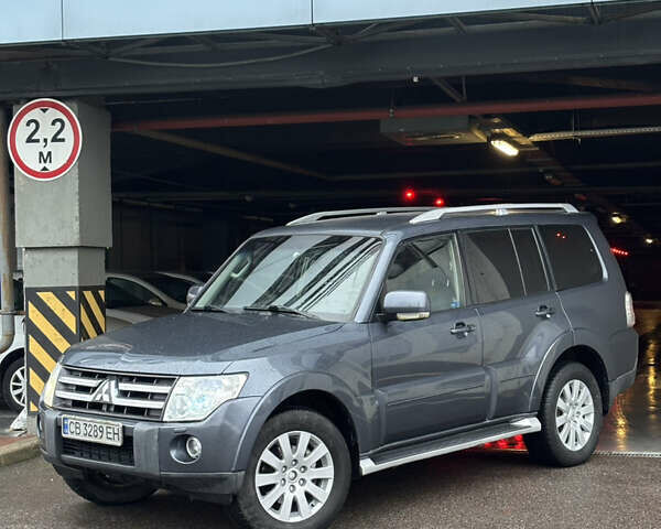 Сірий Міцубісі Паджеро, об'ємом двигуна 3.2 л та пробігом 235 тис. км за 10950 $, фото 1 на Automoto.ua