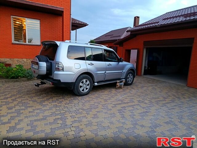 Серый Мицубиси Паджеро, объемом двигателя 3 л и пробегом 280 тыс. км за 11500 $, фото 1 на Automoto.ua