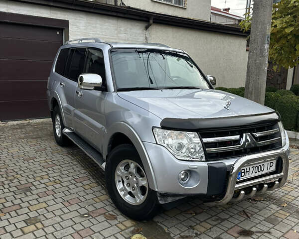 Серый Мицубиси Паджеро, объемом двигателя 3 л и пробегом 141 тыс. км за 12000 $, фото 1 на Automoto.ua