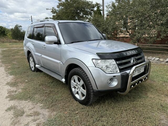 Серый Мицубиси Паджеро, объемом двигателя 3.2 л и пробегом 284 тыс. км за 11500 $, фото 1 на Automoto.ua