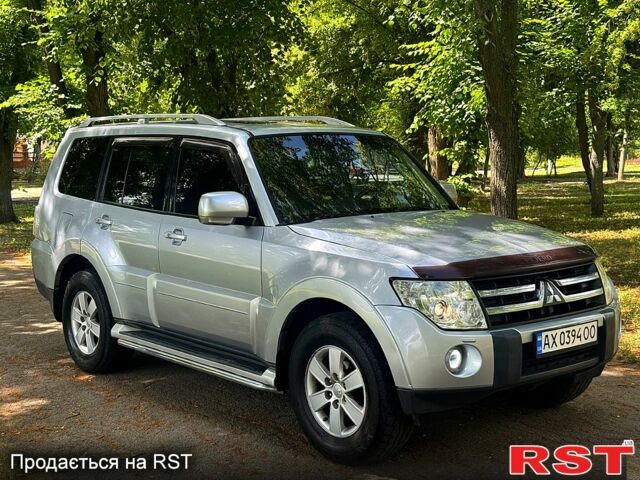 Серый Мицубиси Паджеро, объемом двигателя 3 л и пробегом 213 тыс. км за 12500 $, фото 1 на Automoto.ua