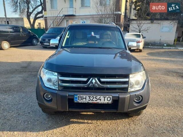 Серый Мицубиси Паджеро, объемом двигателя 2.97 л и пробегом 168 тыс. км за 12500 $, фото 1 на Automoto.ua