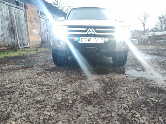 Сірий Міцубісі Паджеро, об'ємом двигуна 3.2 л та пробігом 208 тис. км за 6991 $, фото 1 на Automoto.ua