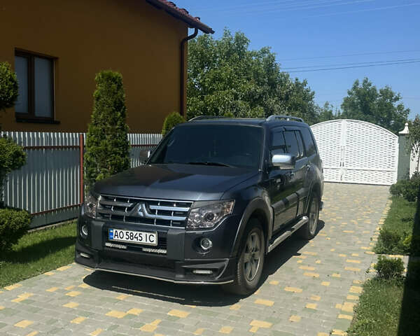 Сірий Міцубісі Паджеро, об'ємом двигуна 3.2 л та пробігом 230 тис. км за 14500 $, фото 1 на Automoto.ua