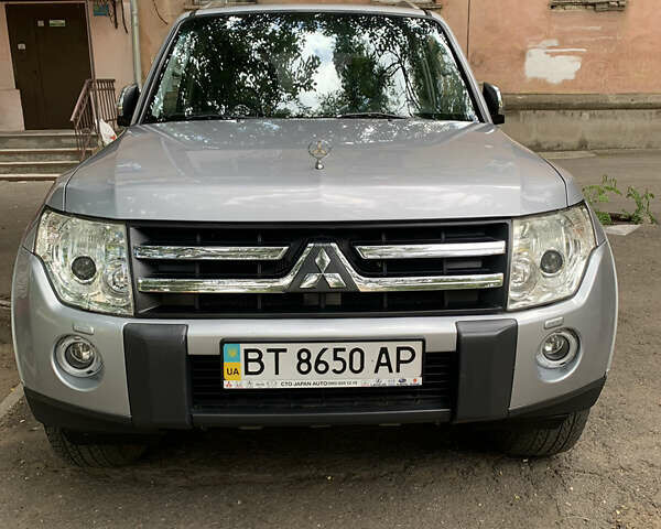 Серый Мицубиси Паджеро, объемом двигателя 3 л и пробегом 124 тыс. км за 14500 $, фото 1 на Automoto.ua