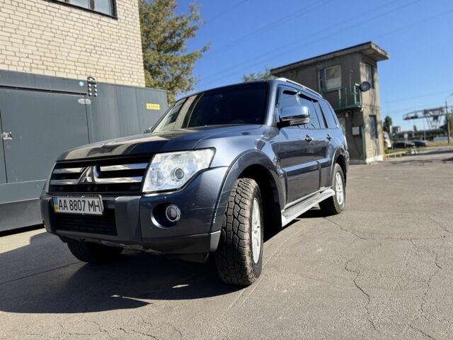 Серый Мицубиси Паджеро, объемом двигателя 3 л и пробегом 340 тыс. км за 10600 $, фото 1 на Automoto.ua