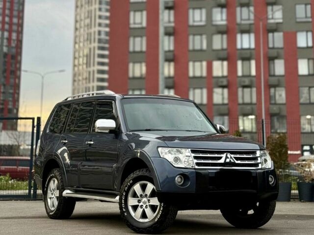 Сірий Міцубісі Паджеро, об'ємом двигуна 3 л та пробігом 245 тис. км за 9950 $, фото 1 на Automoto.ua