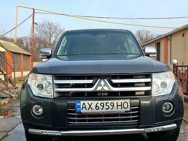 Серый Мицубиси Паджеро, объемом двигателя 3.2 л и пробегом 212 тыс. км за 17000 $, фото 1 на Automoto.ua