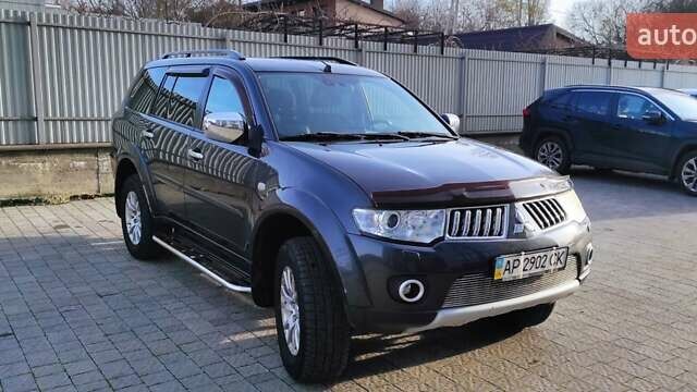 Серый Мицубиси Паджеро, объемом двигателя 2.48 л и пробегом 215 тыс. км за 10500 $, фото 1 на Automoto.ua